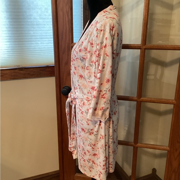 Marilyn Monroe Robe - Picture 3 of 8